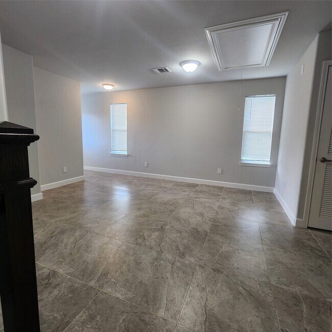 Foto del edificio - 617 E 39th St