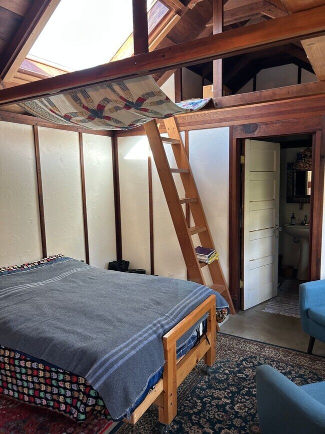 Foto del edificio - Cozy Studio Near Cal Poly Humboldt with Pr...