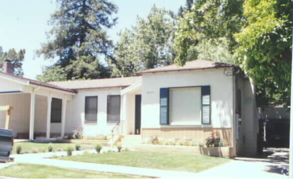 Building Photo - 1854 Shuey Ave
