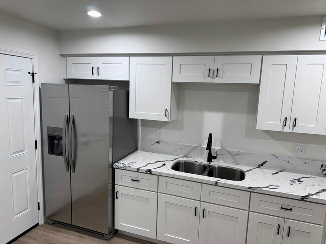 Foto del edificio - 2118 N Glenn Ave