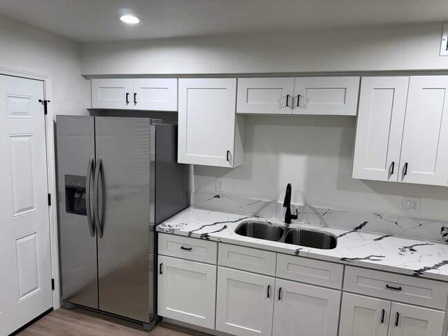 Building Photo - 2118 N Glenn Ave