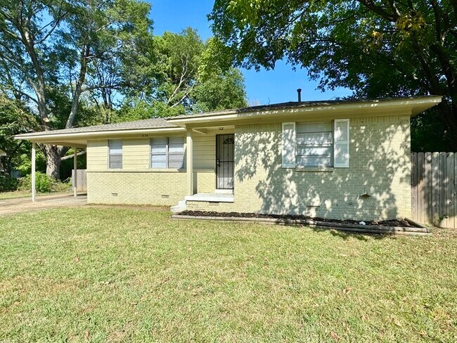 Building Photo - 3176 Beauchamp Dr
