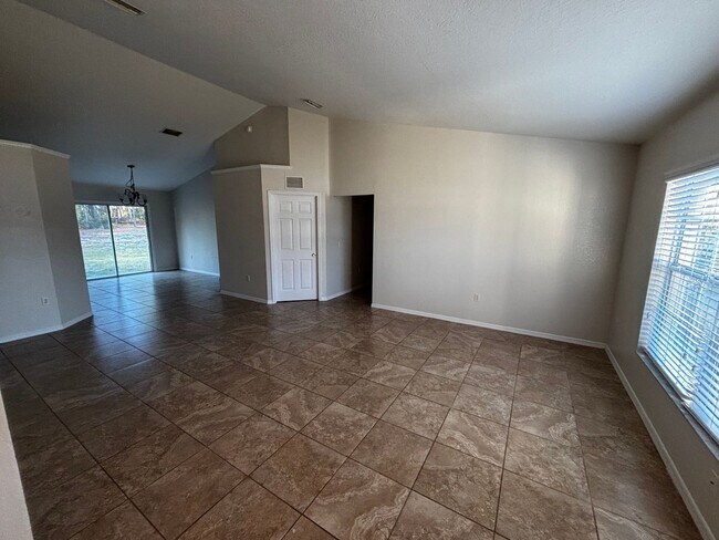 Building Photo - 3/2 Home Marion Oaks