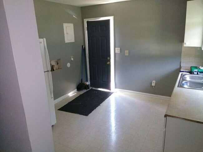 Building Photo - 1410 Moonlite Ave