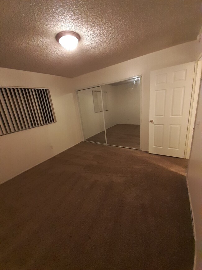 Building Photo - 3721 Sunset Ln