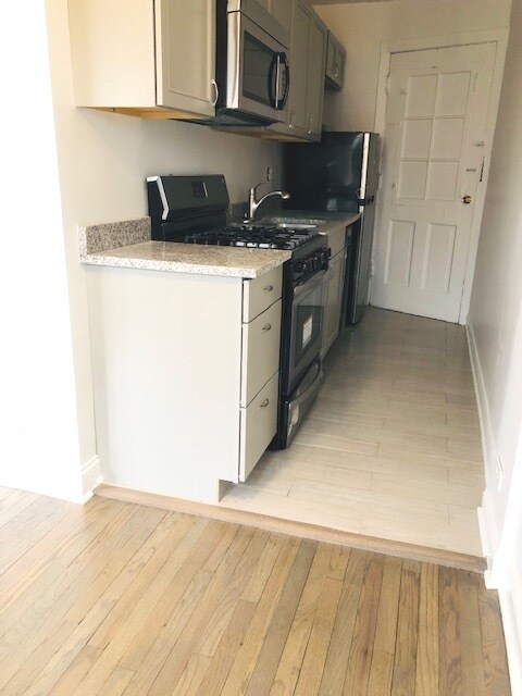 Building Photo - 5941 N Winthrop Ave