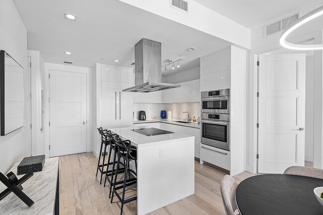 Building Photo - 155 E Boca Raton Rd