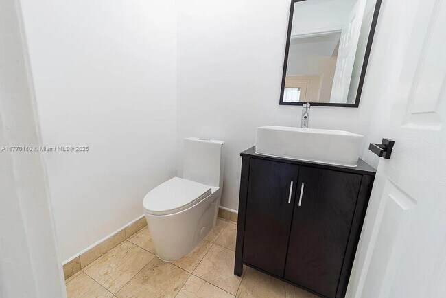 Foto del edificio - 20270 NE 25th Ave