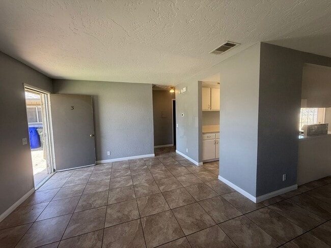 Foto del edificio - 13340 Navajo Rd