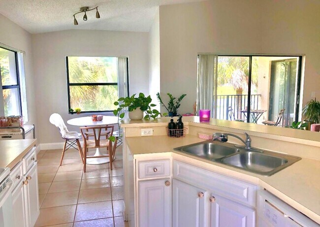 Building Photo - 9999 Summerbreeze Dr