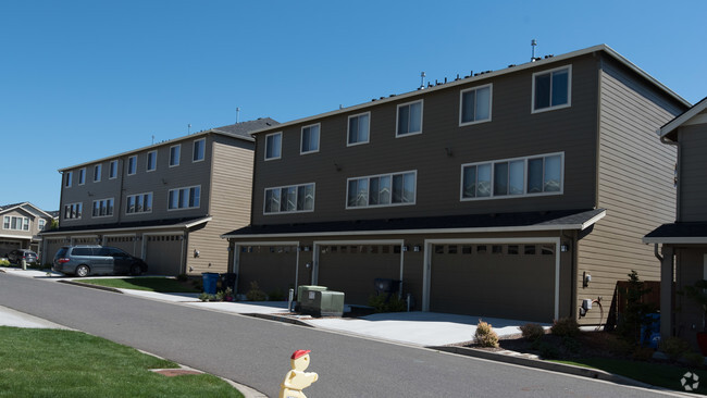 Foto del edificio - Logan Place Village Townhomes