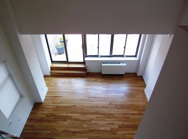 Building Photo - 201 E 69th St