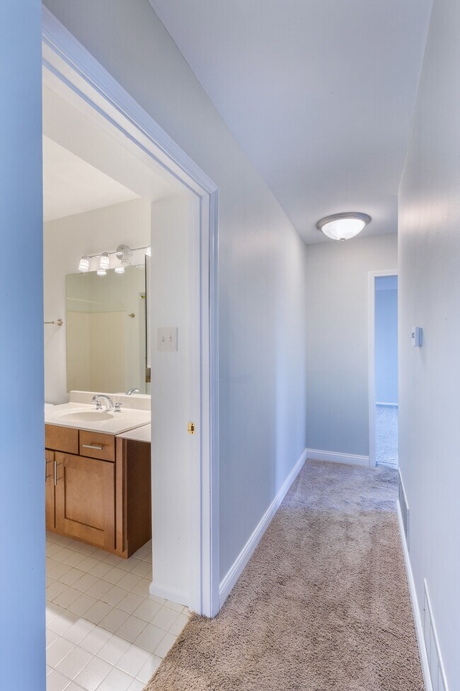Foto del edificio - 533 Colebrook Dr