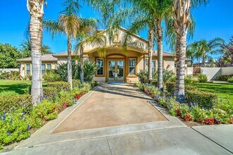 Building Photo - 702 Jasmine Parke Dr