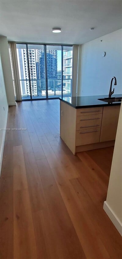 Foto del edificio - 79 SW 12th St