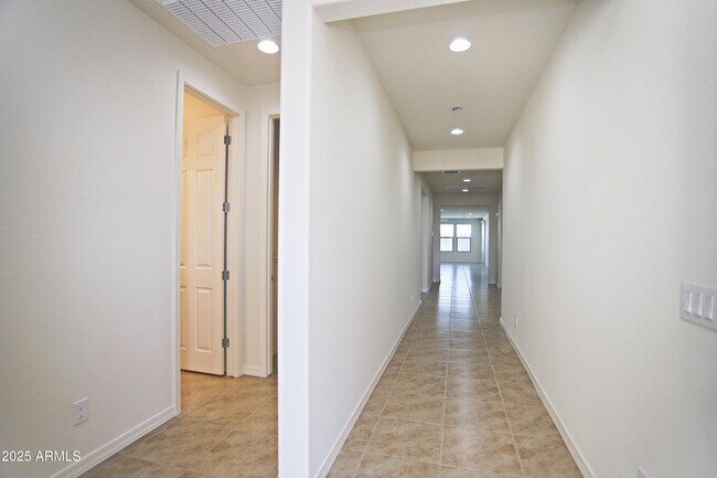 Foto del edificio - 879 W Finch Dr