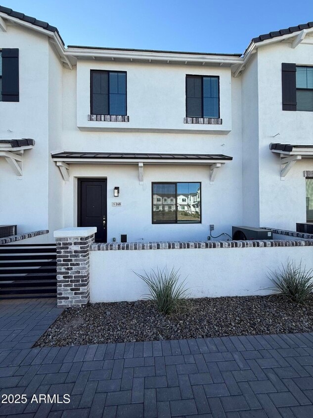 Foto principal - 3230 E Thomas Rd
