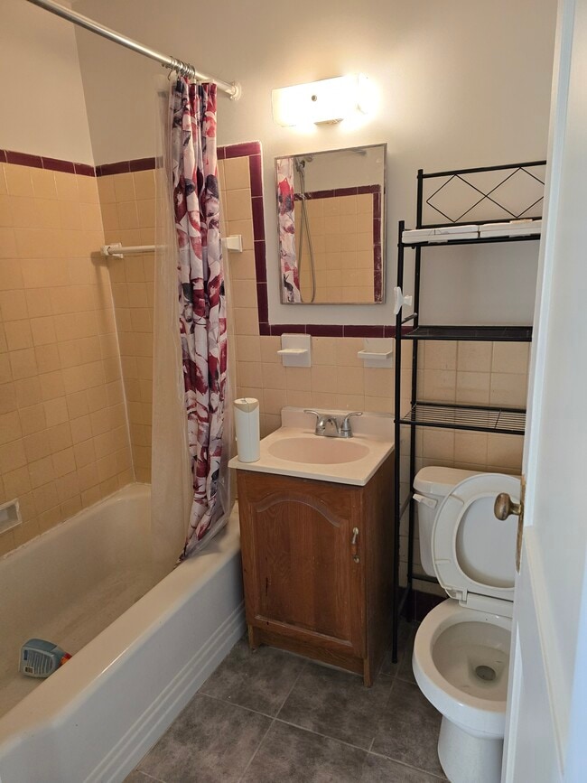 Building Photo - 1441 Hellerman St