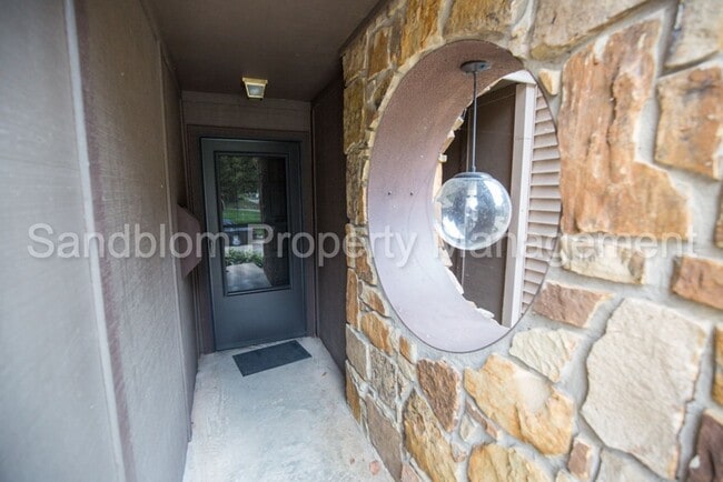 Building Photo - FOR LEASE | Brookside Tulsa | $1500 Rent |...