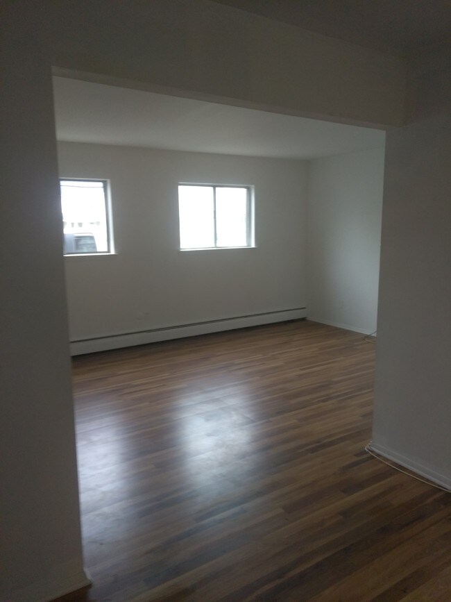 Building Photo - 602 Lareine Ave