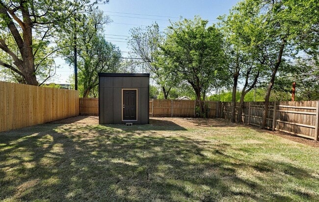 Photo - 1922 W Park Pl House