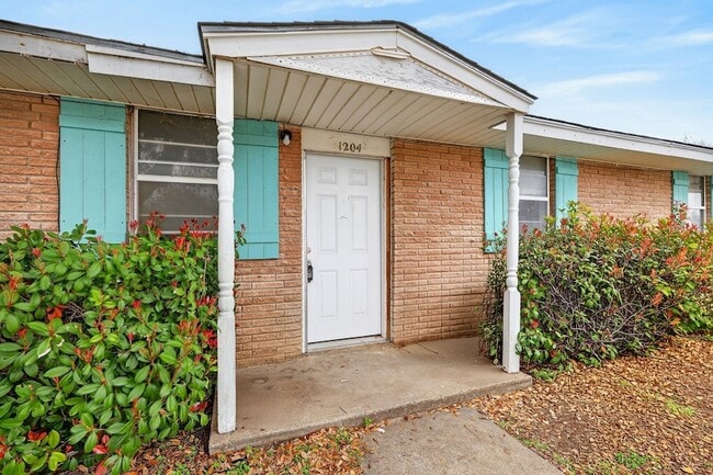 Building Photo - 1200 NW 3rd Ave