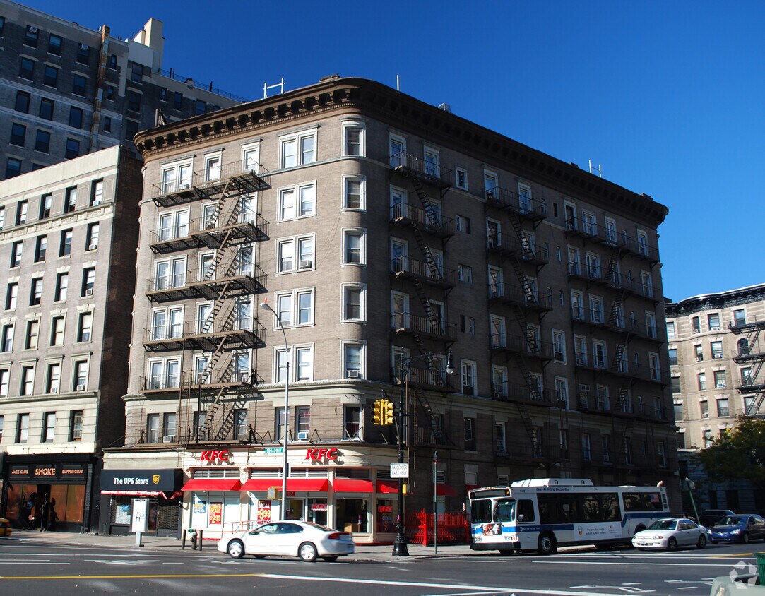 Vista desde el este en Broadway y West 106th Street - 936 West End Avenue