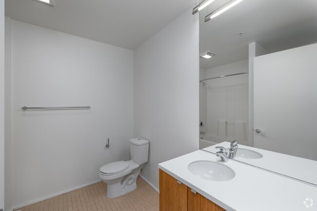 2BR, 2BA - 873SF - Arrive University Park