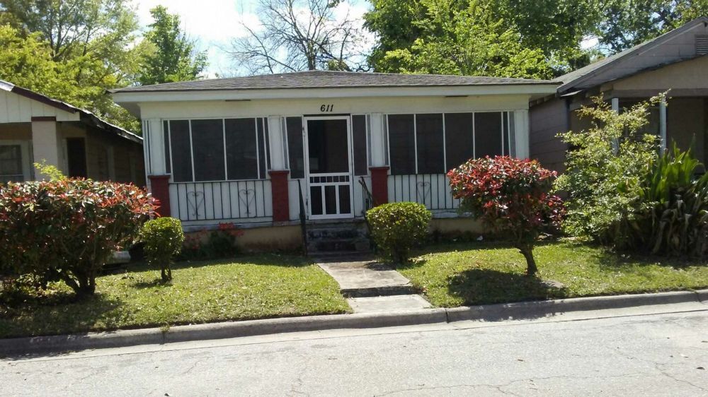 Foto principal - 611 E Waldburg St