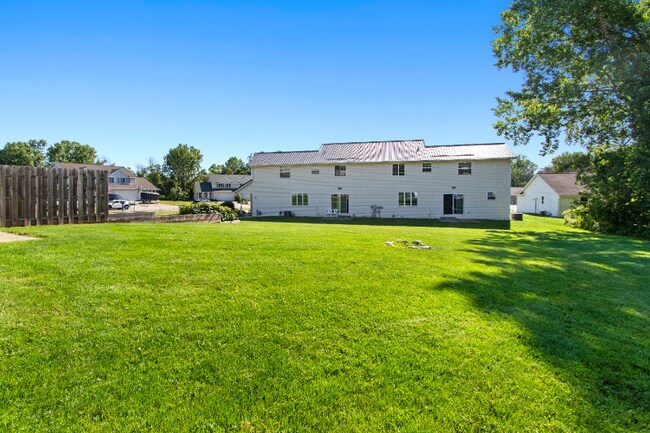 Foto del edificio - 1570 Cardinal Ln