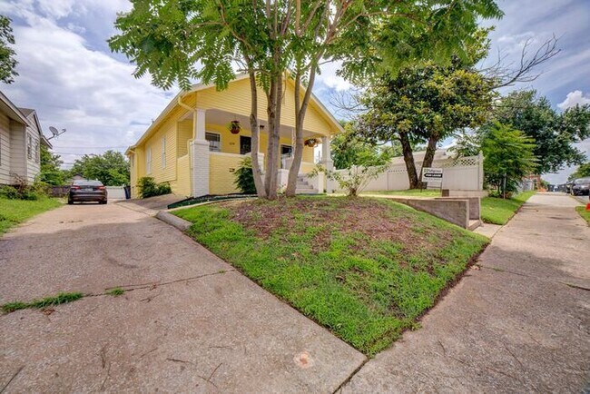 Foto del edificio - 2/1 Bright and Cheery Home Right Off Downtown!