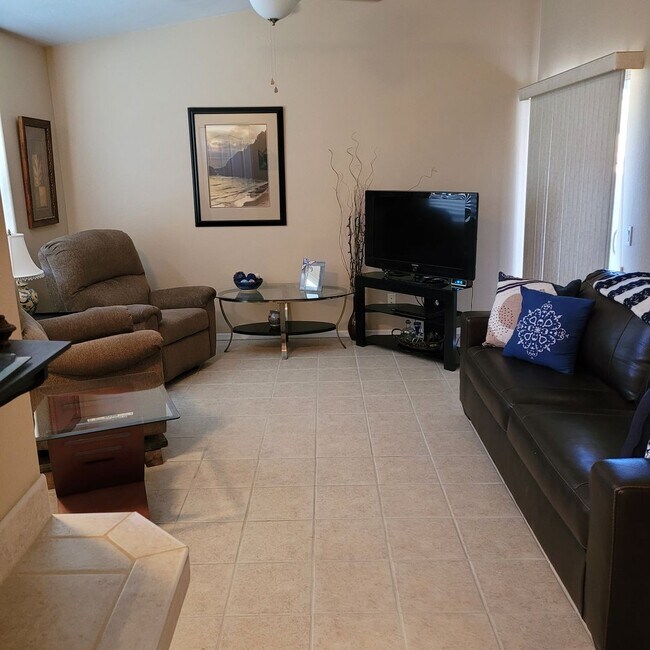 Foto del edificio - Furnished One Bedroom