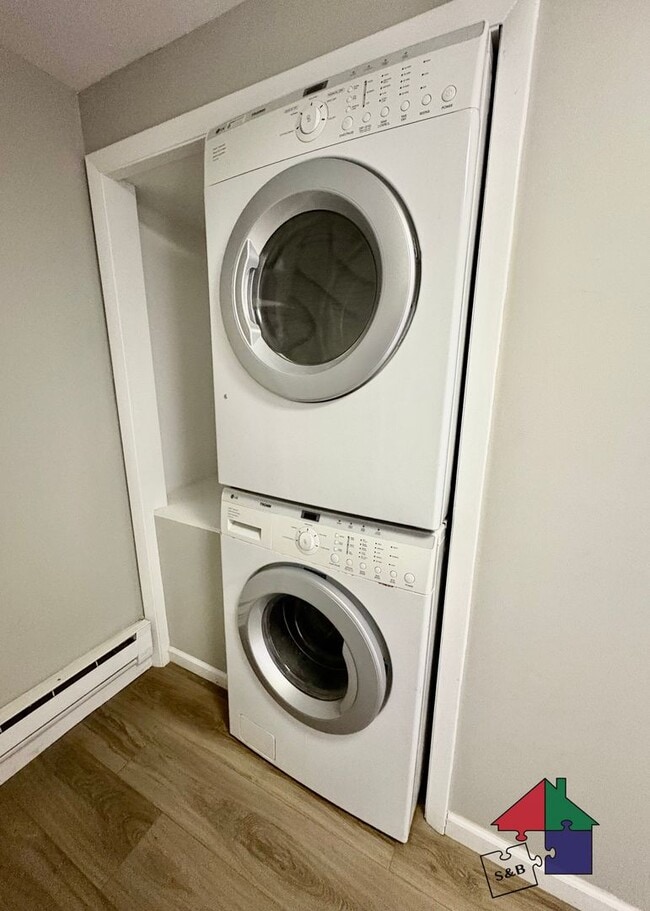 Foto del edificio - Modern 3 Bedroom 2.5 Bathroom Shelburne Apartment!