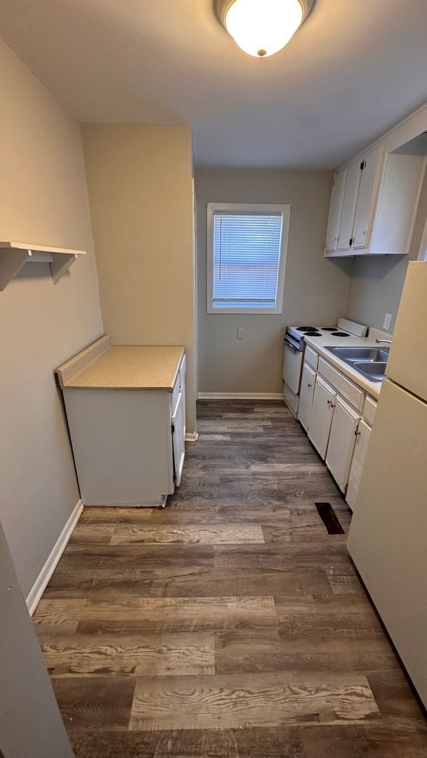 Building Photo - $525 - 1 bed 1 bath Duplex