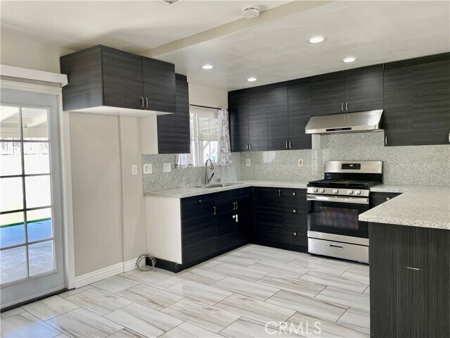 Foto del edificio - 2448 S Pinehurst Pl