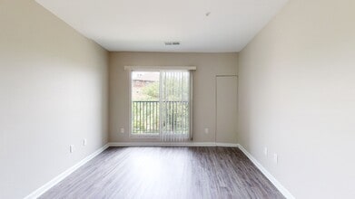 Interior Photo - 20 Lambourne
