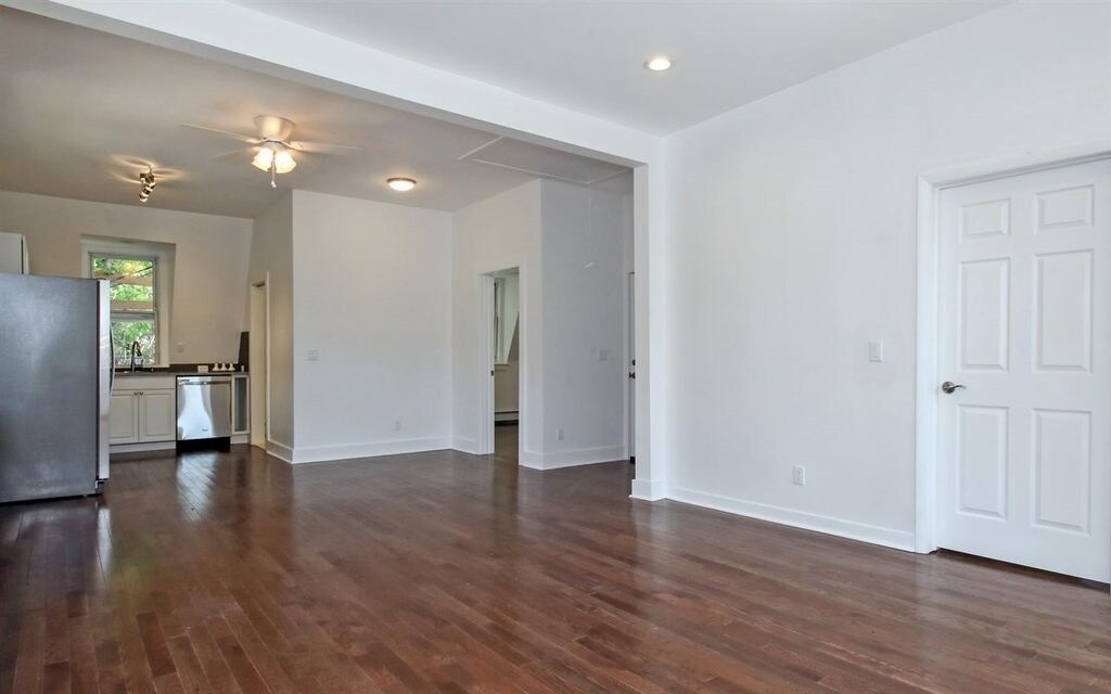 Building Photo - 1466 River Rd