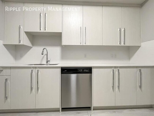 Building Photo - Beautiful 1 bedroom 1 bathroom basement in...