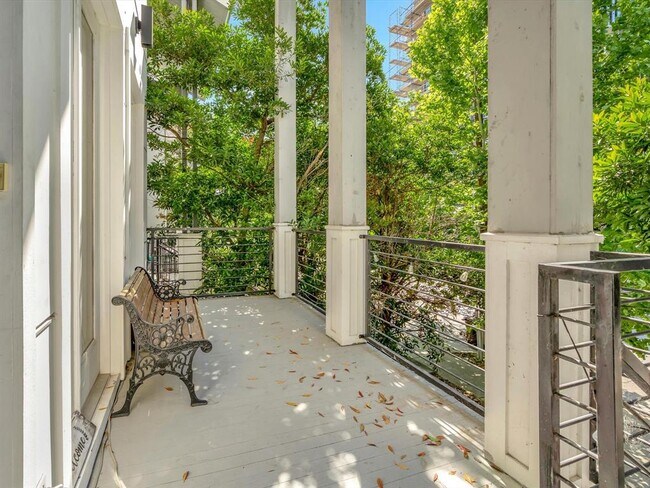 Building Photo - 1412 Wrightwood St