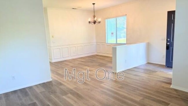 Foto del edificio - 22365 Summer Holly Ave