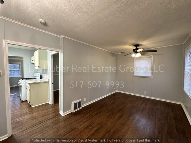 Building Photo - 2 bedroom home with garage, basement and s...