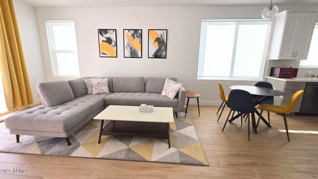 Building Photo - 843 W Locust Dr.