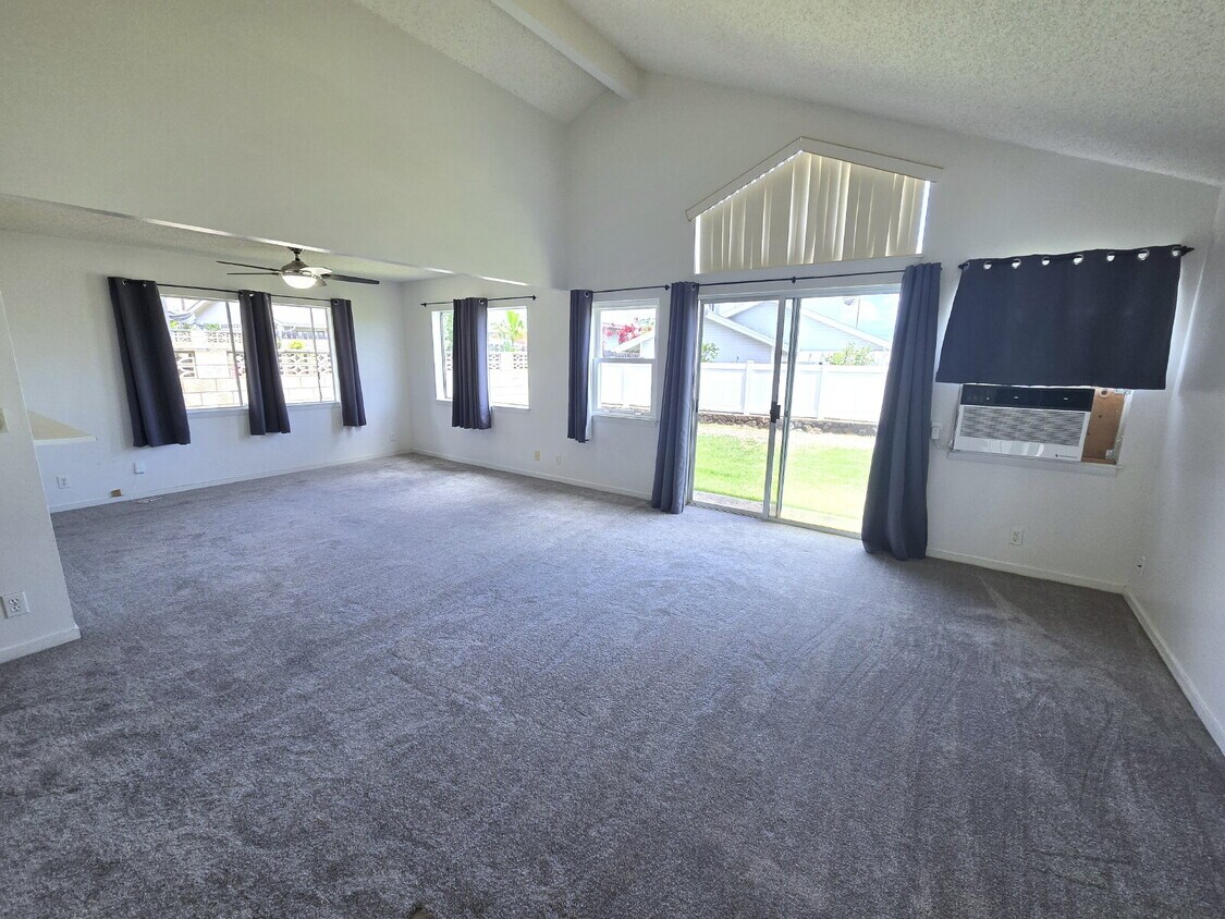 Foto principal - 2br/2bath Home with Garage in Waikele