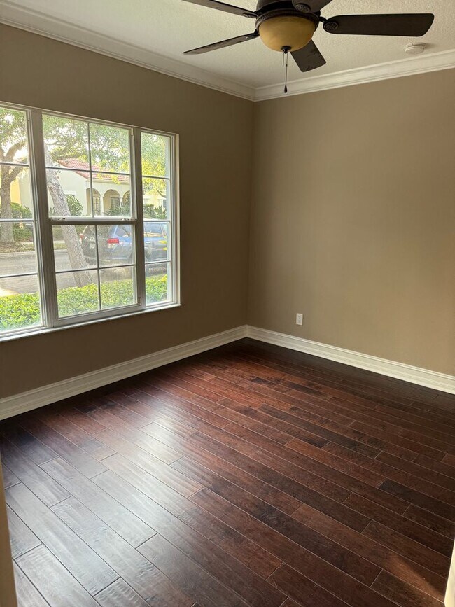 Building Photo - 1115 Damask St