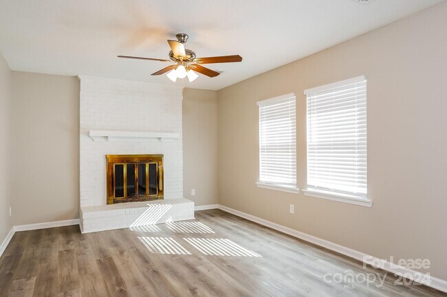 Building Photo - 6205 Rockwell Dr