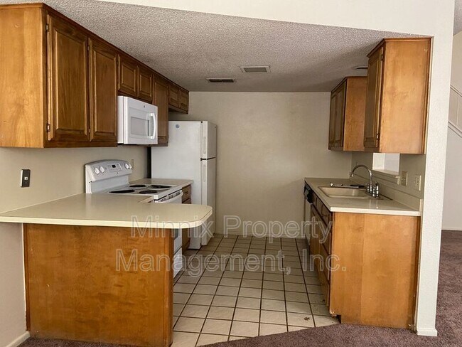 Foto del edificio - 4800 Oakwood Dr