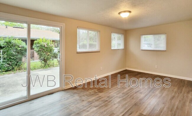 Building Photo - 3129 Hartridge St