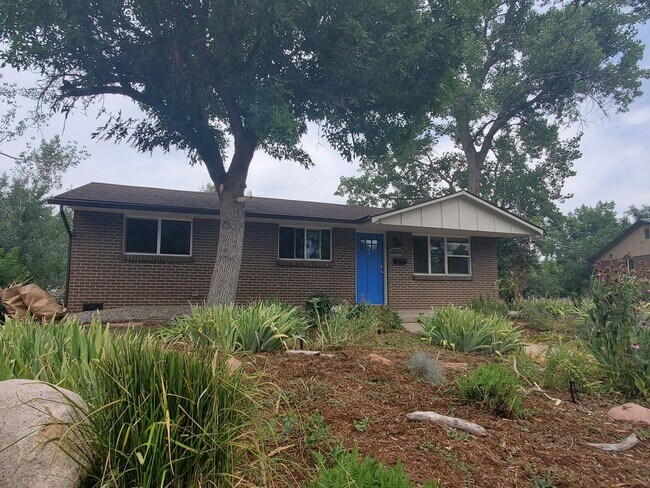 Building Photo - Beautifully Refinished 3 BR Home in Boulde...