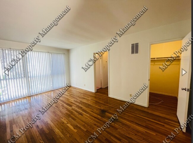 Apartamento 36 - Sala de estar 1 - 1605 N MARTEL Ave