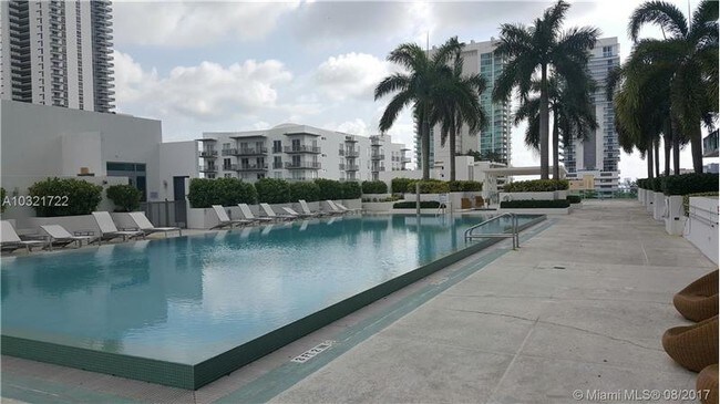 Foto del edificio - 333 NE 24th St